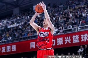 好久不见🥰郭艾伦现身CBA夏季联赛启东站 并进行简单投篮